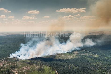 J Terbog Aus Der Vogelperspektive Rauchschwaden Eines Brandes Im