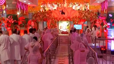 Navratri 2022 Devotees Throng Jhandewalan Temple To Offer Prayers On