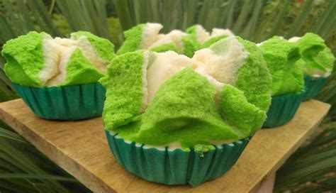 Menggoda Selera Resep Bolu Kukus Pandan Mekar Sempurna Genpi Co