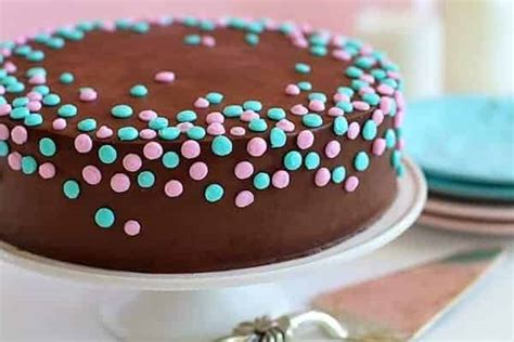 gender reveal surprise-inside cake - i am baker