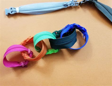 How To Make A Zipper Bracelet Travel Fidget Toy Moms And Crafters