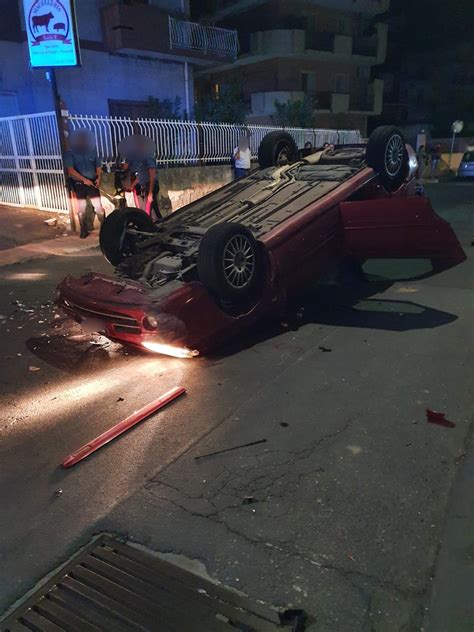 Gaggi Rocambolesco Incidente Autonomo Un Ferito E Tre Auto