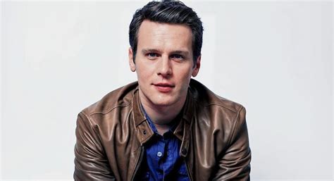 Is Jonathan Groff married? Details on his love life and sexuality ...