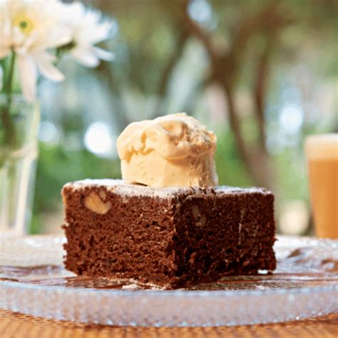 Brownie Con Helado Macchiato Café Bistró Y Bar Café Italiano Y