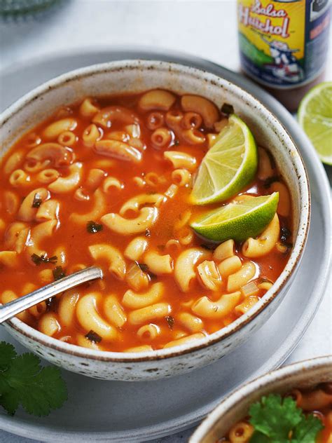 sopa de fideo mexicana