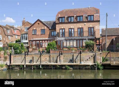 New Riverside Properties With Private Moorings Alongside River Avon