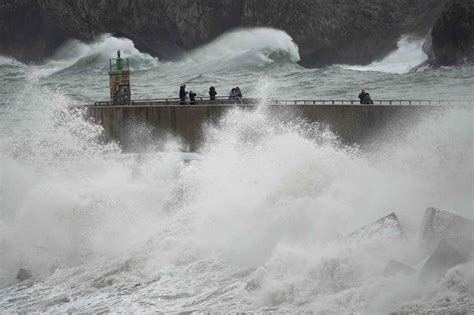 Fotos Asturias En Alerta Por Fuerte Oleaje El Comercio Diario De