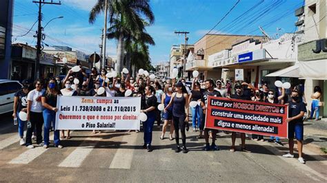 Professores da rede estadual protestam no Centro de João Pinheiro 11