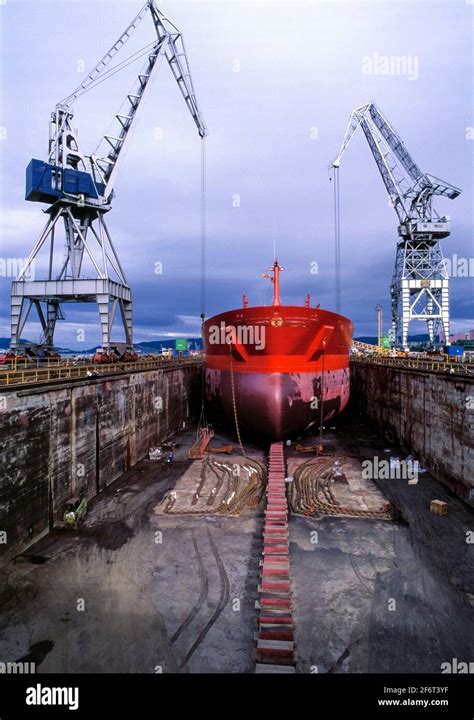 Shipyard People Hi Res Stock Photography And Images Alamy