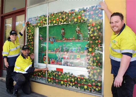 Community Comes Together To Celebrate Christmas On Sheridan Gundagai