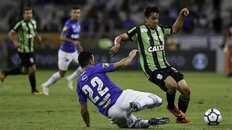 Cruzeiro vira sobre o América MG e reage na tabela do Brasileirão A