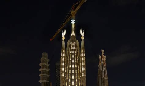 La Sagrada Familia Culmina Con Xito La Iluminaci N De Las Torres De