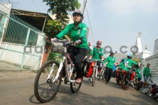 Srikandi Bike To Work 2012 Ziarah Ke Makam Dewi Sartika DATATEMPO