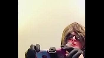 CD Nikki Fume Une Cigarette Et Suinte Du Jus De Chatte XVIDEOS