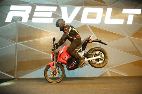 Electric Vehicle Startup Revolt Unveils AI Enabled Motorcycle RV 400