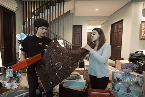 Dapat Kado Istimewa Dari Jokowi Dan Iriana Atta Dan Aurel Wow Ini