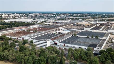 Renault Injecte 65 M Dans Son Usine Du Mans Agence API