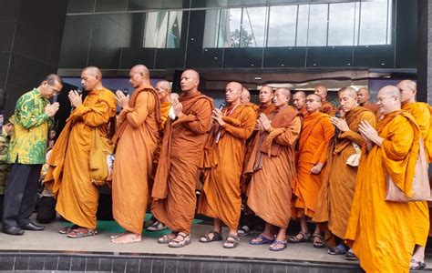 Jalan Kaki Thailand Borobudur Biksu Berbagai Negara Ini Akan Tiba