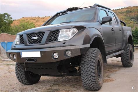 NISSAN navara pick up 4x4 doble cabina se Diesel de color Negro del año