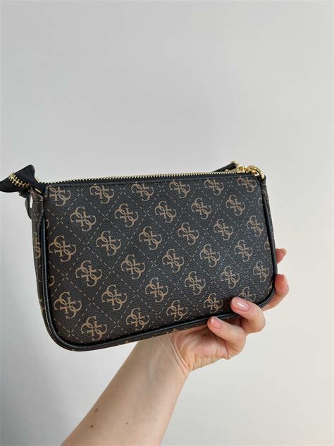 Коричневая сумочка багет на плечо Гесс Женская сумка барсетка Guess: 1 ...