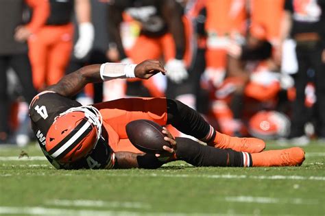 Nfl Qbs Wife Rips Browns Fans For Actions After Deshaun Watsons Injury