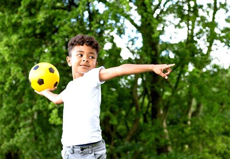 19 Amazing Throwing Games (Catching Games) - IcebreakerIdeas 