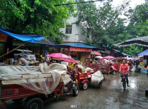 羅江綜合市場三輪車亂停 道路擁堵嚴重 每日頭條