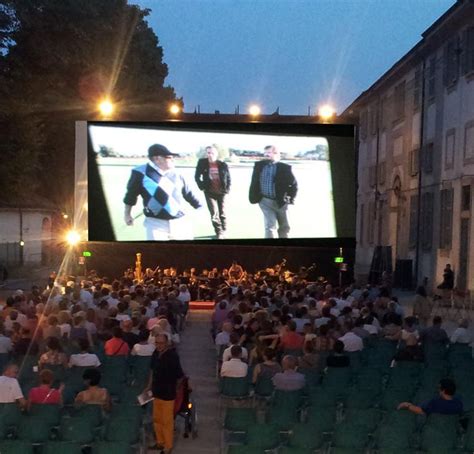 Monza Al Via Cinema Sotto Le Stelle Nel Cortile Del Liceo Artistico