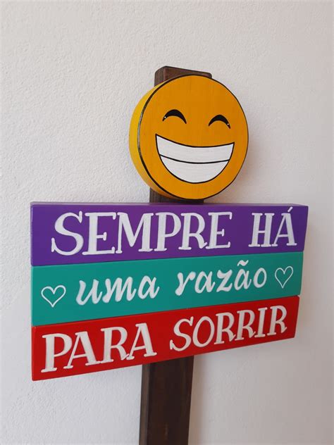 Placa para Jardim Frase Sempre Há Uma Razão para Sorrir