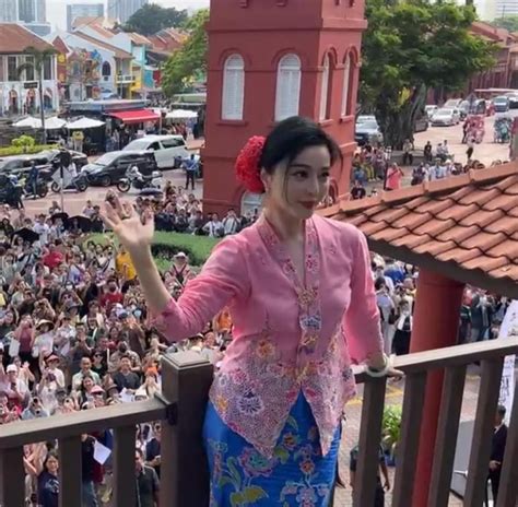 Chinese Superstar Fan Bingbing Arrives In Melaka Dons Nyonya Kebaya