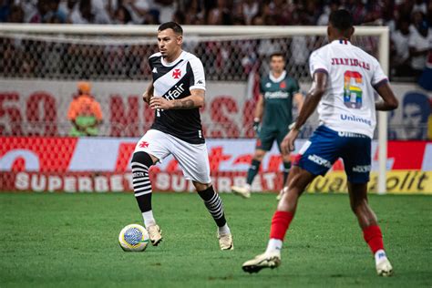 Hugo Moura Vem Jogando Dores Na Coxa Esquerda SuperVasco