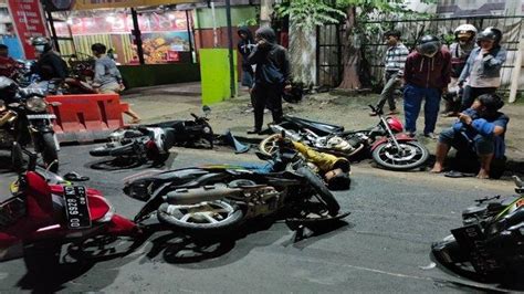 Kecelakaan Tadi Pagi Sepeda Motor Ditabrak Truk Fuso Diduga Alami