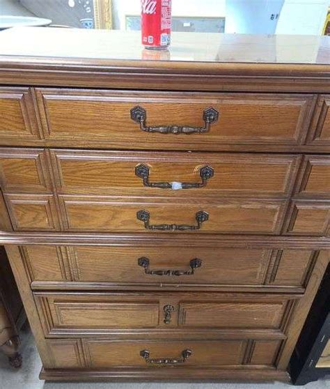 Bassett Oak Dresser Drawers Wonky Dixon S Auction At Crumpton