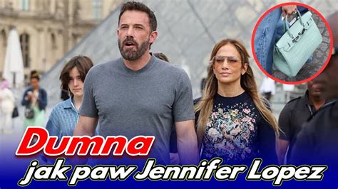 Dumna jak paw Jennifer Lopez zwiedza Luwr z Benem Affleckiem i torebką