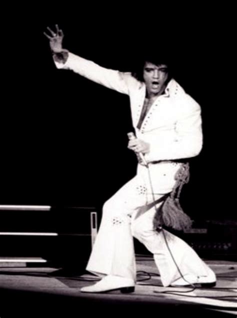 Elvis Live On Stage In 1970 Elvis Presley Concerts Elvis In Concert Elvis Presley