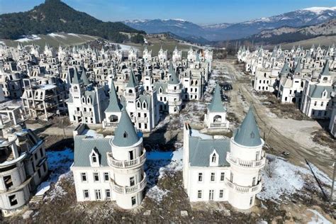 El Pueblo Fantasma De Los Castillos De Disney Abandonados Una