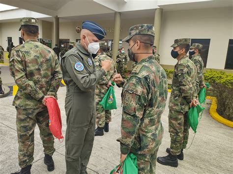 Aliento De Altos Mandos Militares A Soldados Heridos Tras Combates En