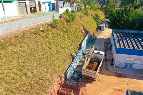 Prefeitura constrói muro de arrimo no Hospital Municipal Notícias