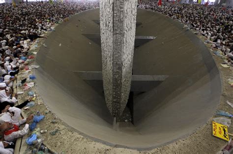 Hajj Photos Muslim Pilgrims Celebrate Stoning Of The Devil