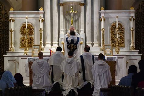 Dwanaście powodów aby nie faworyzować Novus Ordo polemika z ks