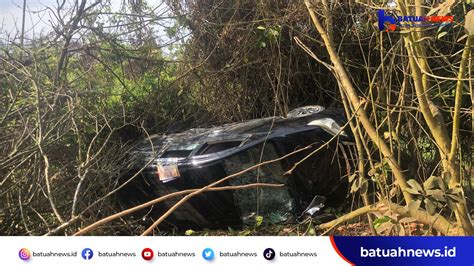 Terjadi Kecelakaan Tunggal Di Jalan Pantai Abrasi Satu Mobil Inova