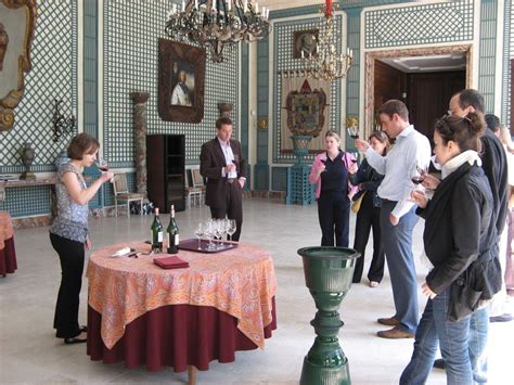 (Video) Wine Tasting Etiquette in France - French Wine Explorers