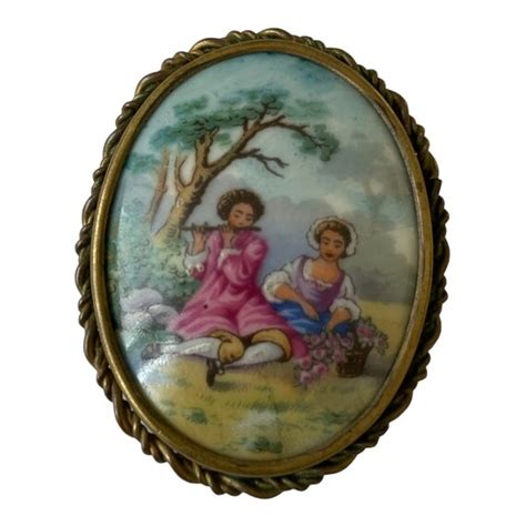 Broche Ancienne En Porcelaine De Limoges Sur Base Lai Gem