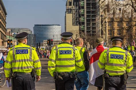 Agentes Da Pol Cia No Quadrado Londres Do Parlamento Foto De Stock