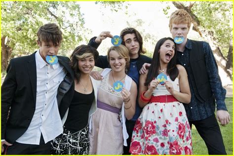 Bridgit Mendler And Hayley Kiyoko Lemonade Mouth Trailer Photo 405673