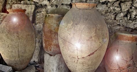 lucias blog treasure  jars  clay