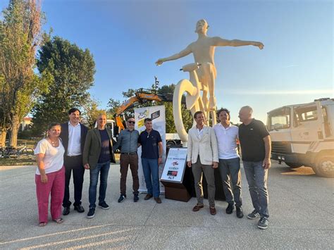 Arriva Il Tour De France E Rimini Omaggia Pantani Con Una Statua