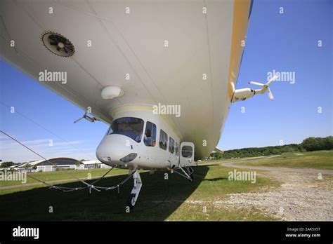 Friedrichshafen Start Zu Einem Rundflug Mit Dem Zeppelin Bodensee