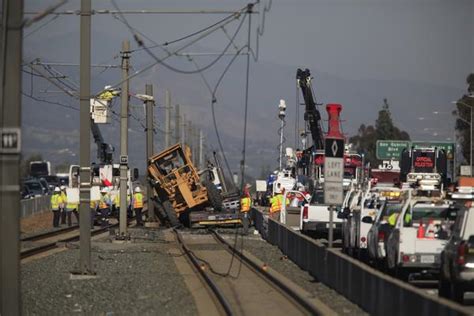 Big Rig Crash Closes Eastbound 210 In Pasadena Gold Line Disrupted La Times