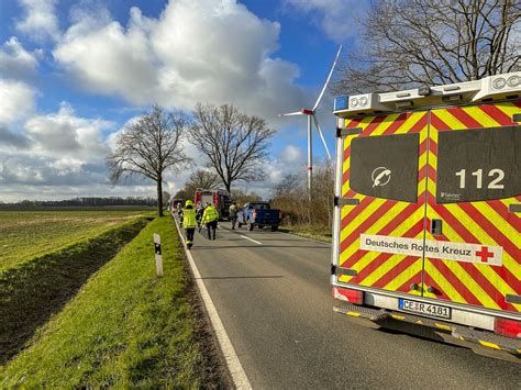 Fw Flotwedel Eine Person Nach Verkehrsunfall Im Fahrzeug Eingeklemmt